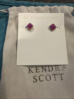 Kendra Scott Fuchsia Gemstone Gold-Edged Square Stud Earrings